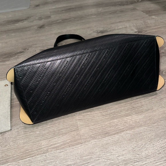 GIVENCHY BLACK EMBOSSED LOGO BOND LEATHER GOLD HARDWARE SHOULDER TOTE BAG - Picture 13 of 15